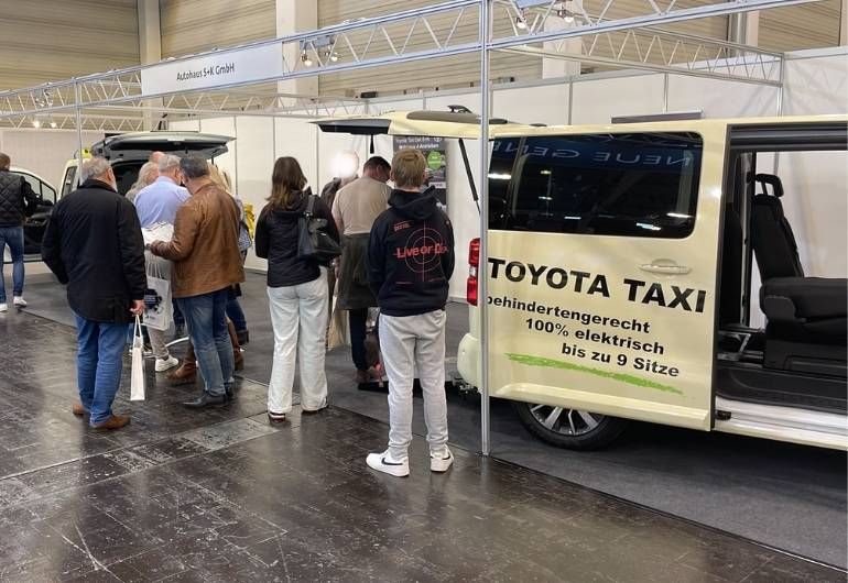 S+K mit Toyota Taxis auf der Europäischen Taximesse 2022