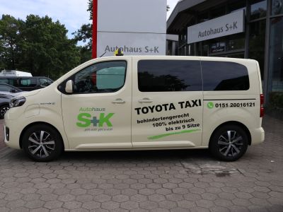 Toyota Proace Verso Electric Taxi mit rollstuhlgerechtem Fahrzeugumbau von S+K