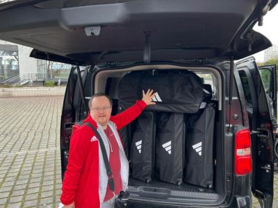 Mit dem Proace Verso vom Autohaus S+K fährt Special Olympics Hamburg nach Berlin
