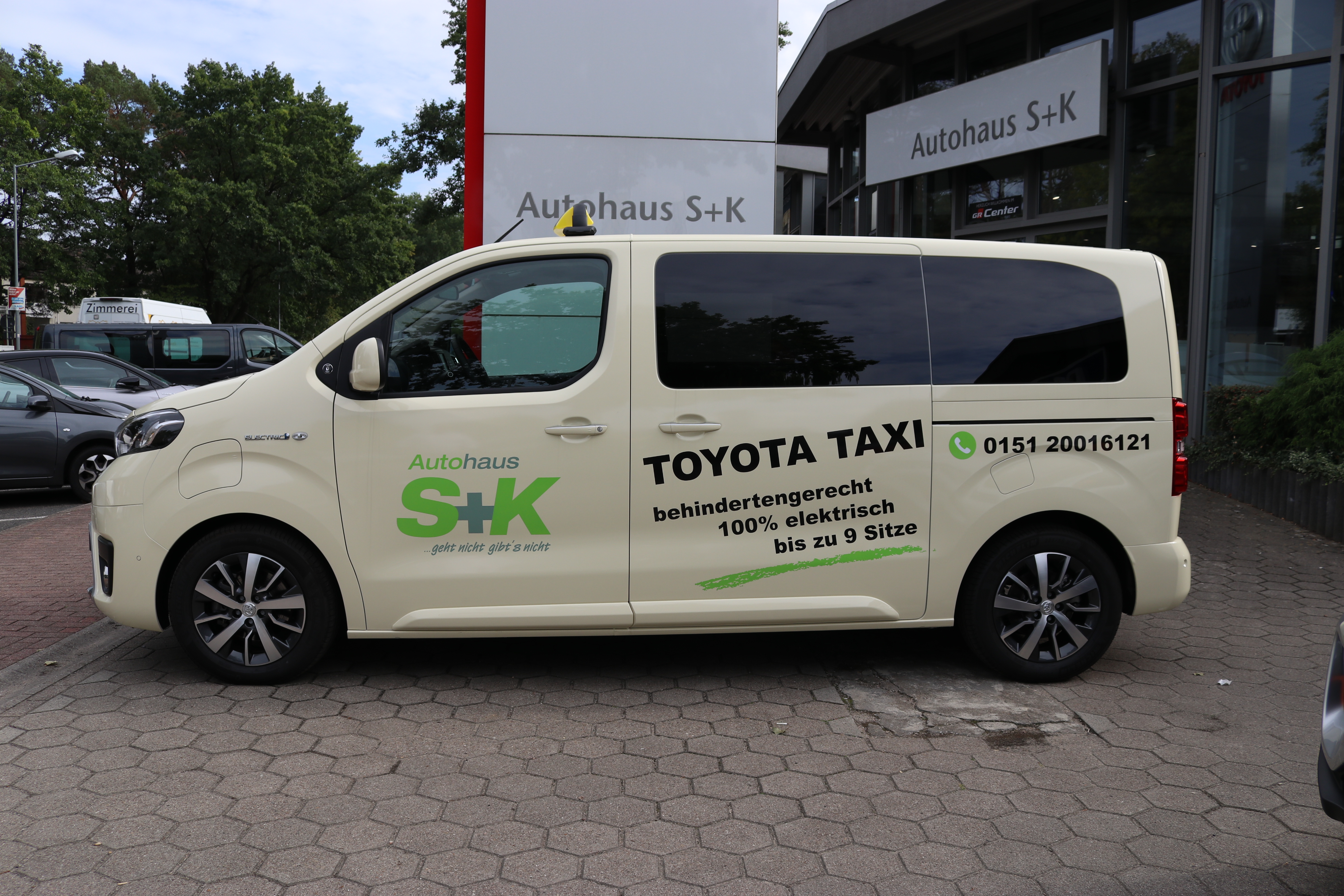 Toyota PROACE VERSO ELECTRIC Taxi mit Inklusionsumbau